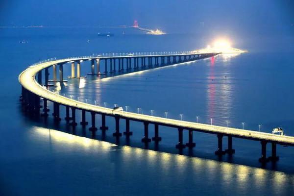 美國至今無法理解，中國為何花費上千億，去建造一座不能通車的橋