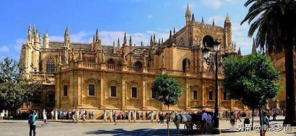 阿爾貝女公爵：整容整成猴，小24歲公務員對她一見鍾情，85歲再婚