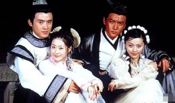 翻車造型一個接一個,沒有蕭薔的顏值,不要輕易駕馭“扇子造型” 翻車造型一個接一個,沒有蕭薔的顏值,不要輕易駕馭“扇子造型”