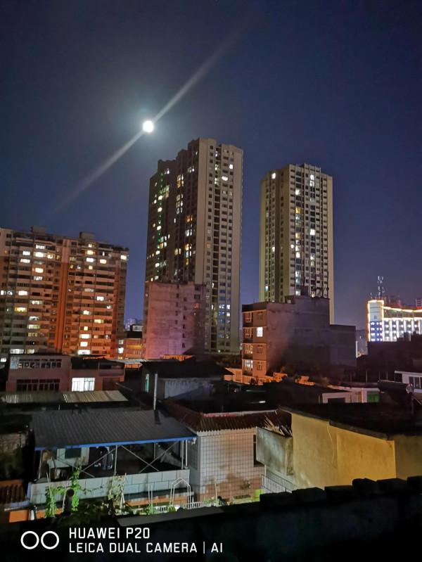 每逢佳節倍思親。不才草成“西江月”二首，恭祝各位詩友中秋快樂