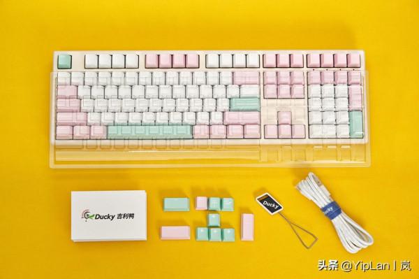 宛若夏日裡那杯冰飲，吉利鴨Ducky9108芝芝桃桃鍵盤開箱