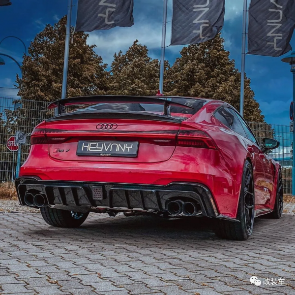 花100萬打造735馬力的奧迪RS7，3秒破百的碳纖維猛獸你們愛了嗎？