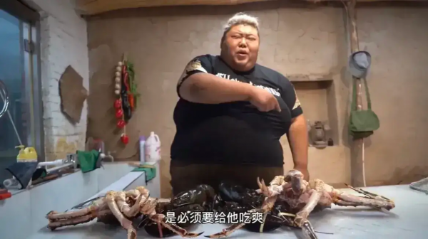 河北小夥300多斤,娶妻生子後,瘋狂吃胖到560斤,月入幾十萬元 河北小夥300多斤,娶妻生子後,瘋狂吃胖到560斤,月入幾十萬元