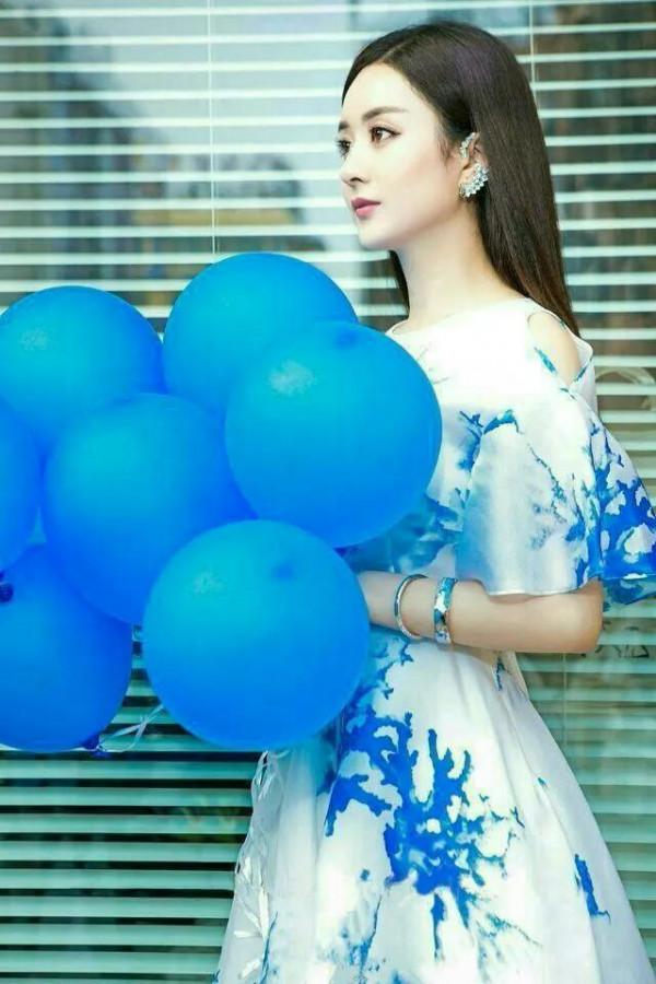 分享一組趙麗穎的美照桌布