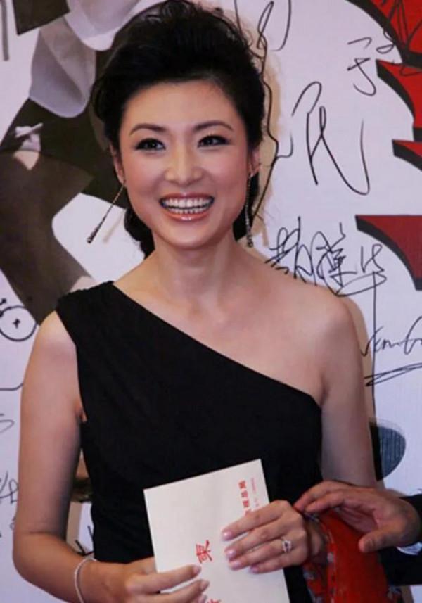 央視主持人周濤驚豔了時光寫真集 央視主持人周濤驚豔了時光寫真集