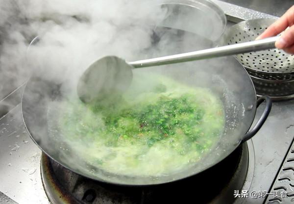 廚師長分享青菜小米羹的做法和技巧,鮮香濃郁,很適合老人和小孩 廚師長分享青菜小米羹的做法和技巧,鮮香濃郁,很適合老人和小孩