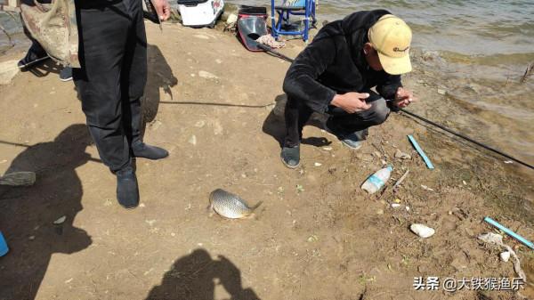一起釣過幾次魚的釣友，請我給他媽媽祝壽，最少1000塊到底值不值