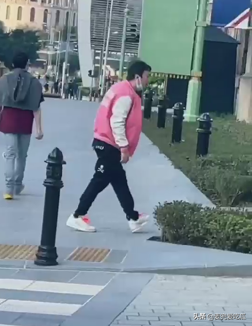 王思聰陪慎婕過情人節，買奢侈品包顯闊氣，女方顏值不如孫一寧