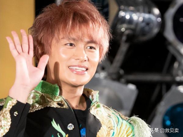 假面騎士演員偷460元化妝品被抓捕，遭事務所解約，鎧武組有毒