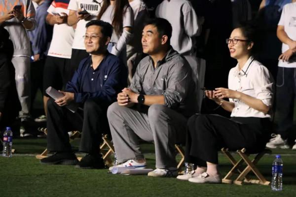 鐵院中秋情更濃 朗月清輝映九州