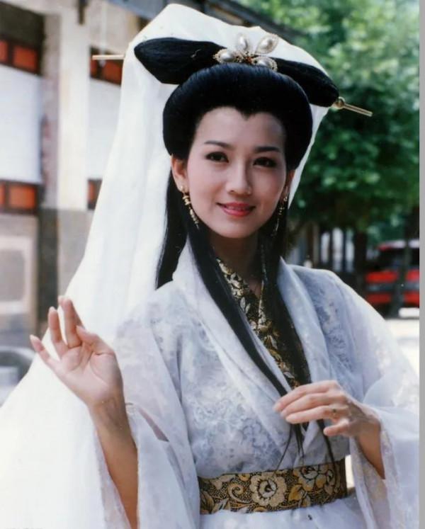 雷峰塔下真的有白娘子嗎 雷峰塔下真的有白娘子嗎