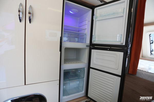 不到20萬的旌航“小拖掛”，800Ah鋰電、280L淨水箱，舒適得很