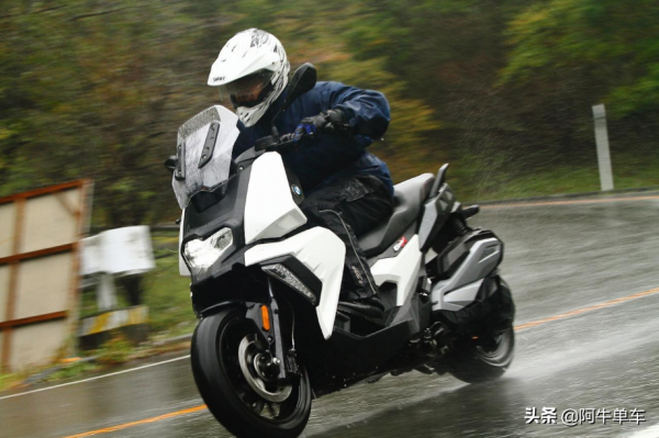 本田正式釋出ADV350，為什麼跨界踏板車如今這麼火？