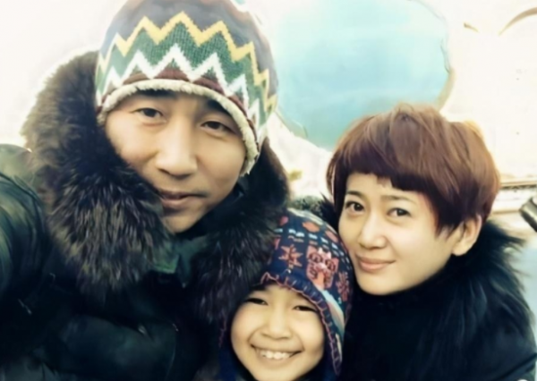 追光吧開播：扒8位感情專一的哥哥們，8位嫂子齊亮相，顏值差距大