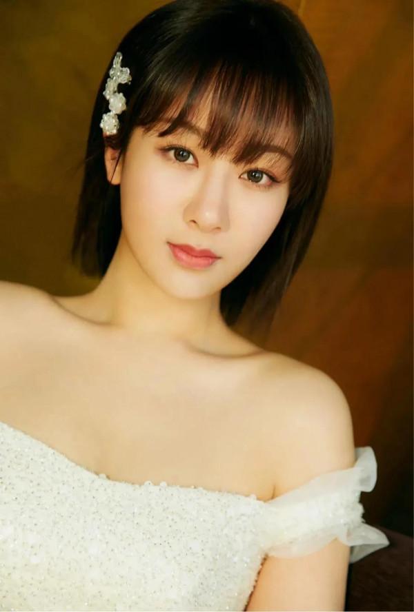 楊紫與經紀公司解約後,光芒四射 楊紫與經紀公司解約後,光芒四射