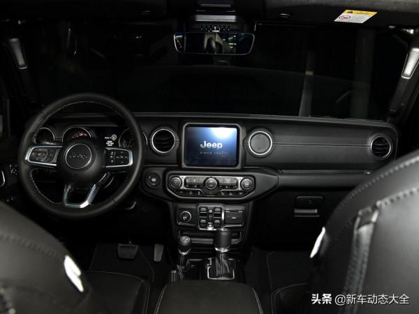 2.0T高達400牛·米,進口越野SUV,3米軸距硬漢四驅,實拍牧馬人 2.0T高達400牛·米,進口越野SUV,3米軸距硬漢四驅,實拍牧馬人