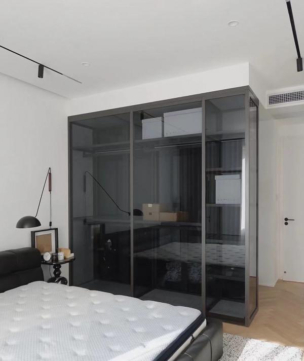 堅持全屋“黑白配”的小夫妻,把家裝修的極簡純粹,裝出大宅範 堅持全屋“黑白配”的小夫妻,把家裝修的極簡純粹,裝出大宅範