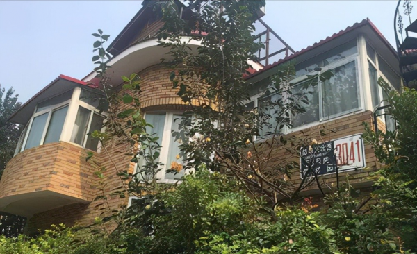 “蛇蠍美人”翟欣欣，4年前騙婚獲利千萬資產，逼得丈夫跳樓自殺