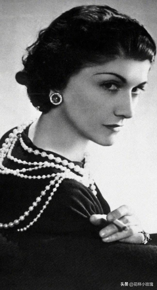 珍珠項鍊怎麼搭？學會這十種系法，一個秋季不重樣