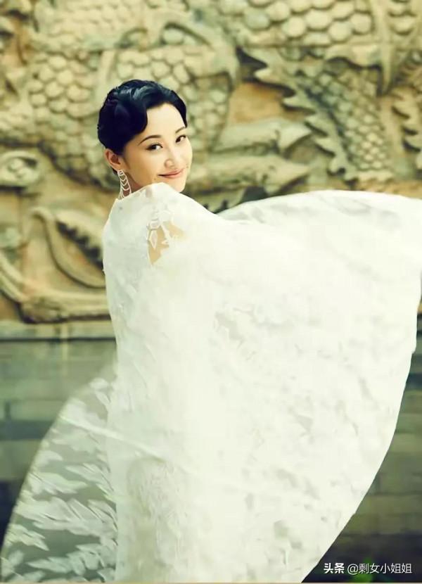 五十歲老阿姨,懷著一顆少女心,許晴,不老女神,一後一張驚豔 五十歲老阿姨,懷著一顆少女心,許晴,不老女神,一後一張驚豔