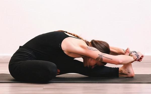 在家練瑜伽，這十個姿勢最適合，來看看你該怎麼練