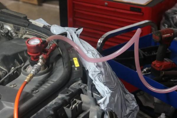 翻新一輛“破爛不堪”的路虎攬勝，匠心修復，滿血復活變新車