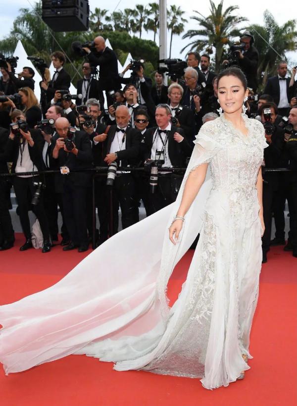 紅毯上常被說氣場很強的5大女星,不僅臉蛋好還是行走的衣架子 紅毯上常被說氣場很強的5大女星,不僅臉蛋好還是行走的衣架子