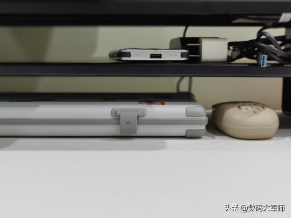 桌面改造1.0版 超大工作空間 桌面改造1.0版 超大工作空間