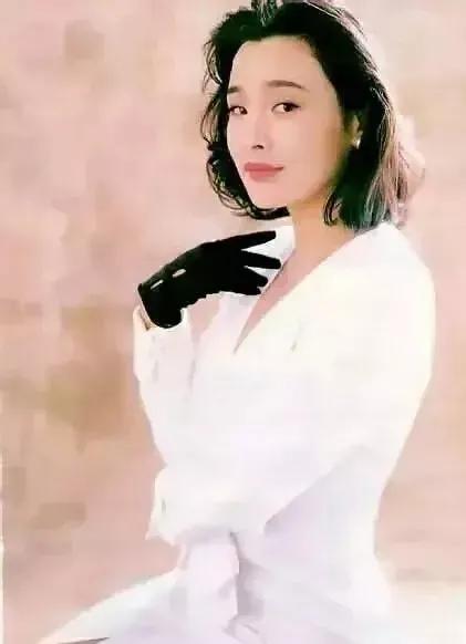 70.80.90年代的大陸女星,她們美得渾然天成風華絕代、國色天香 70.80.90年代的大陸女星,她們美得渾然天成風華絕代、國色天香