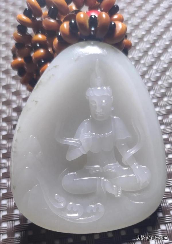 價格相差不大的情況下，你會選擇和田玉籽料還是山料？