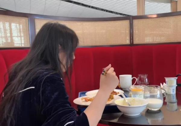 中央美術學院女生假扮名媛，蹭高奢生活21天，竟是為了畢業設計