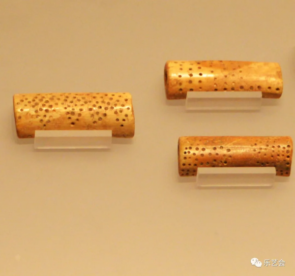 骨鳴嘀 角力帶 雙魚鏡:孟和套格套分享內蒙古博物院系列 骨鳴嘀 角力帶 雙魚鏡:孟和套格套分享內蒙古博物院系列