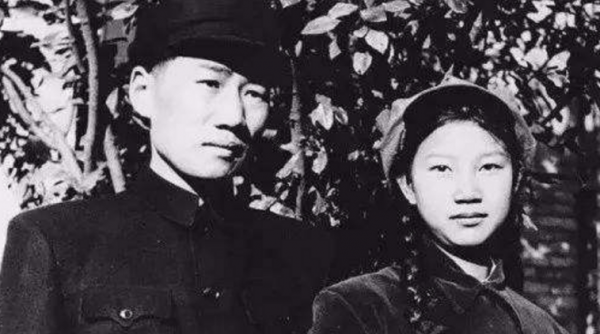 2008年,邵華逝世,毛新宇透露母親遺願:想和父親陪伴在奶奶身邊 2008年,邵華逝世,毛新宇透露母親遺願:想和父親陪伴在奶奶身邊