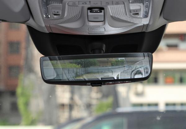 賽那加價7萬元，不如入手低配2021款賓士V級，車頭大標真的香