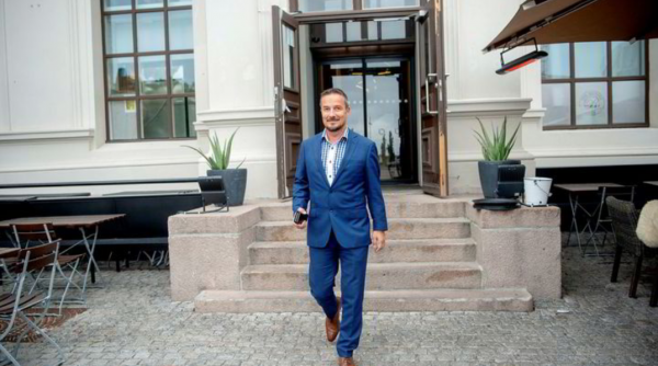 女性走夜路太危險，英國專家想用無人機護航？強光和錄影震懾壞人