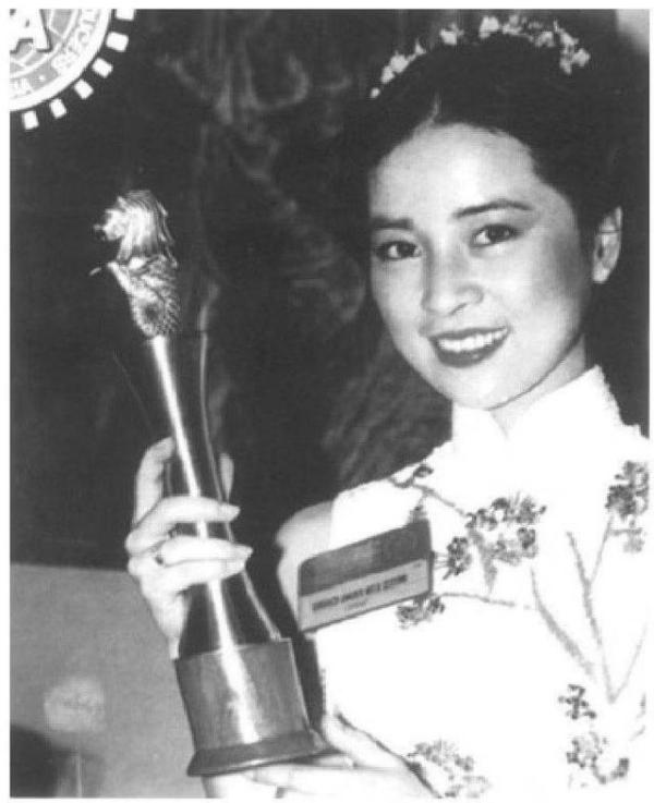 遭遇背叛卻不離婚，隱忍40年得億萬家產，林鳳嬌遠比你想得狠