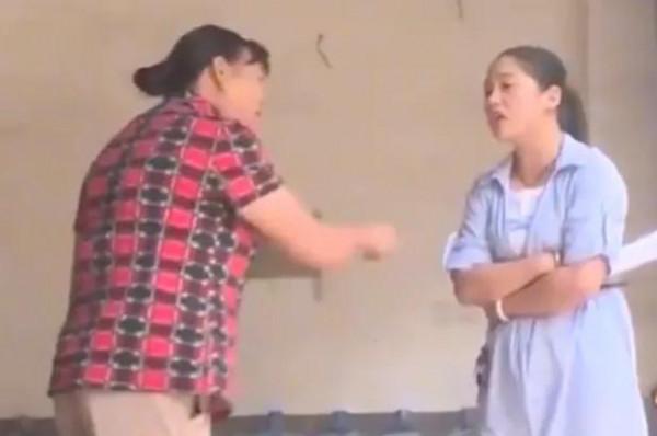 兒子跳樓輕生，究竟是母親太強勢，還是父親對兒子的關愛太少？