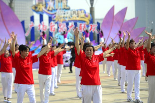 不靠補品，女性過了50歲之後如何“保養”？三個方法，讓你更年輕