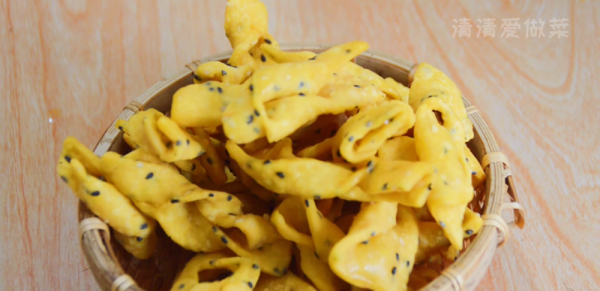 1個紅薯放鍋裡炸一炸，出鍋馬上變成一道快失傳的美食，太香了