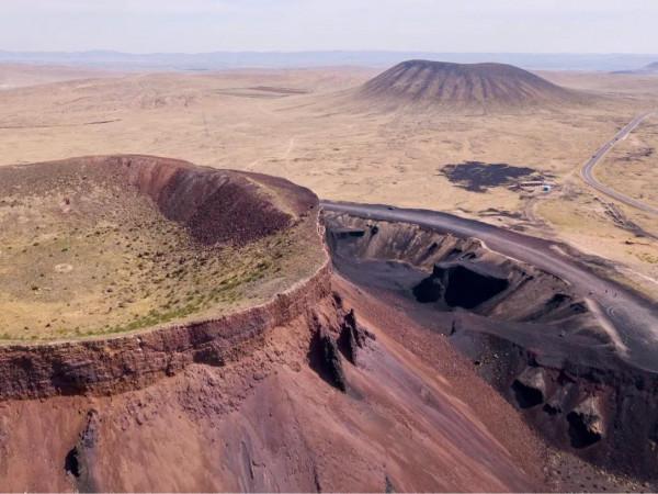 北京-烏蘭哈達火山