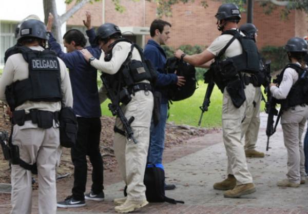 因為一部手機！美國17歲少年衝母親頭部開槍，上膛時特意躲到樓下