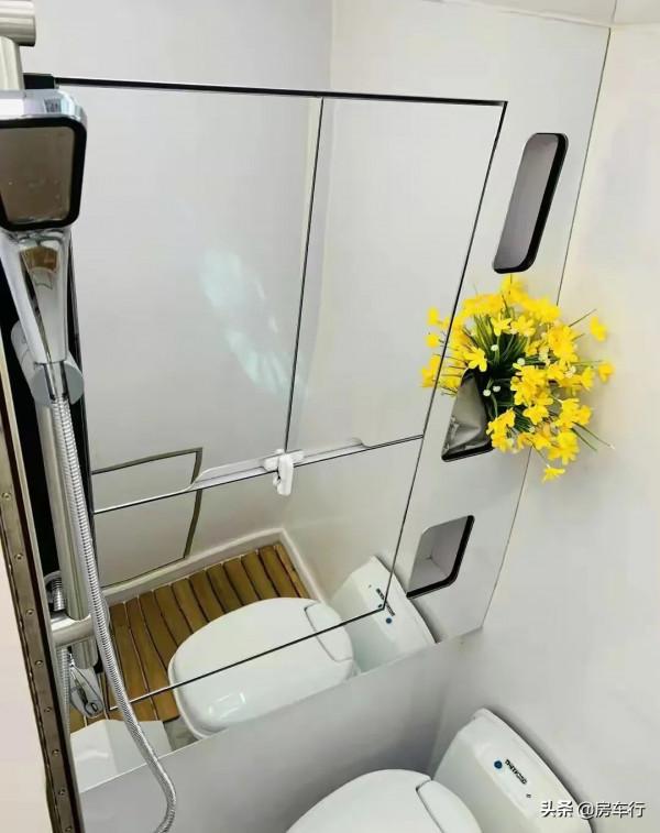 9.24上海房車展:鐵漢子的真柔情,飛翔-鐵C無拓展房車 9.24上海房車展:鐵漢子的真柔情,飛翔-鐵C無拓展房車