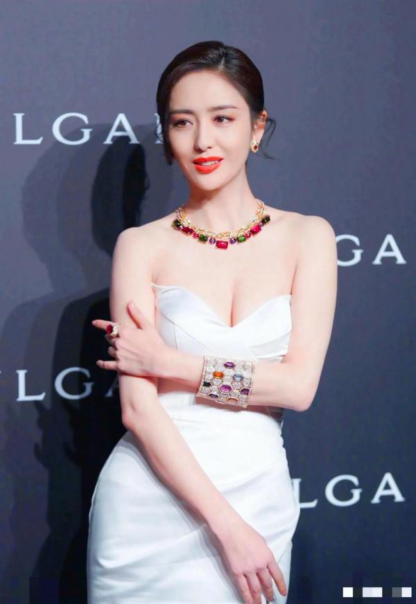 佟麗婭，360度新疆無死角美人