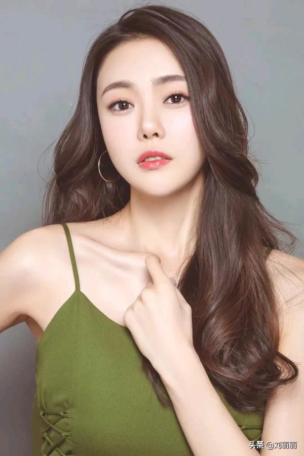 髮型別再亂剪了，新人氣女發20款送給大家，很美很心動