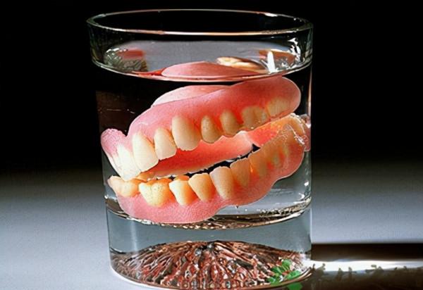 老年人佩戴活動假牙沒有想象的那麼好！這幾個問題需要了解