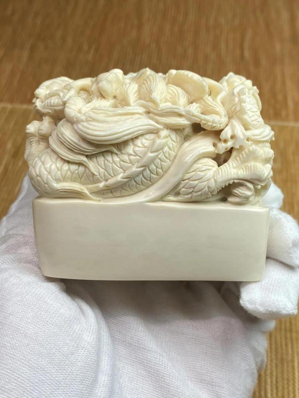 「猛獁牙至尊五龍戲珠」印章