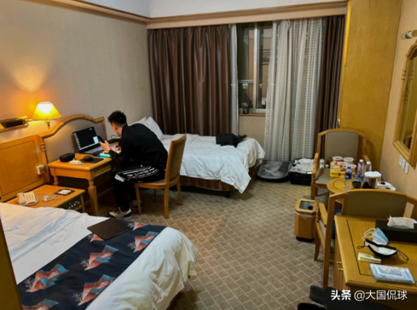 CBA賽區酒店設施復古床太小，趙繼偉發聲吐槽，姚明坐不住了