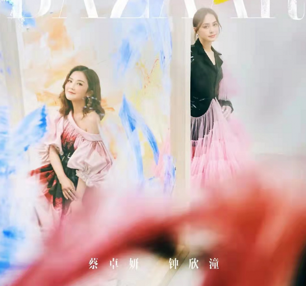 Twins同臺差別大!阿嬌粉紗裙配皮衣嫌自己不夠胖?阿Sa顏值逆襲 Twins同臺差別大!阿嬌粉紗裙配皮衣嫌自己不夠胖?阿Sa顏值逆襲