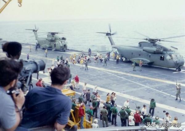 越南西貢大撤退中,美軍曾主動把直升機推下航母,這背後很有故事 越南西貢大撤退中,美軍曾主動把直升機推下航母,這背後很有故事