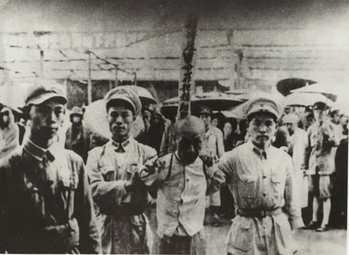 建國後,河南一商店老闆被群眾當特務,政府通告:他的代號是112 建國後,河南一商店老闆被群眾當特務,政府通告:他的代號是112